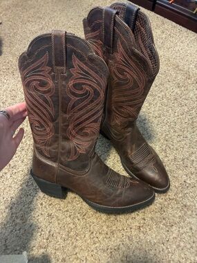 ARIAT WOMEN'S HERITAGE WESTERN R TOE COWBOY BOOT - SIZE: 9 DISTRRESSED BROWN